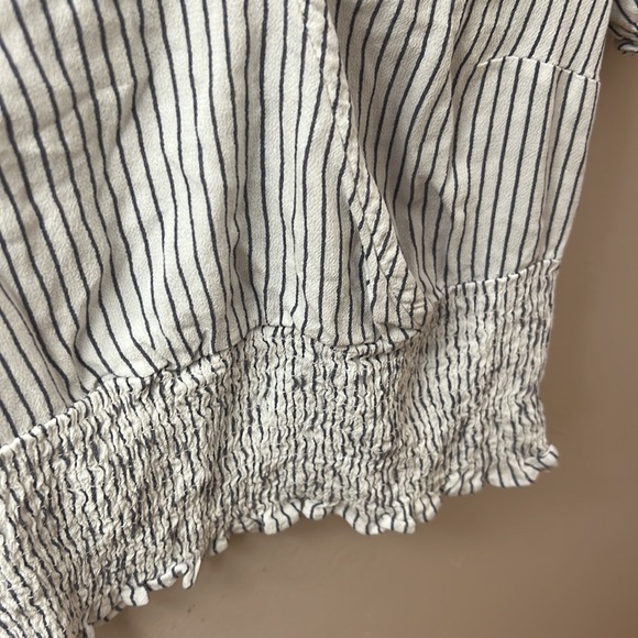 Classy Abercrombie & Fitch Top - Picture 4 of 5